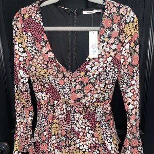 Brand new romper with long sleeves. Never worn, it was too small for me.